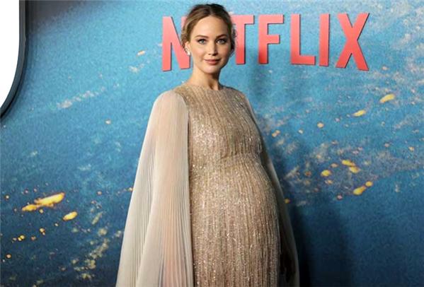 Oscar'lı oyuncu Jennifer Lawrence, ilk çocuğunu dünyaya getirdi!