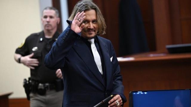 Kate Moss, Amber Heard ve Johnny Depp davasına tanık olarak hakkındaki şiddet iddiasını yalanladı